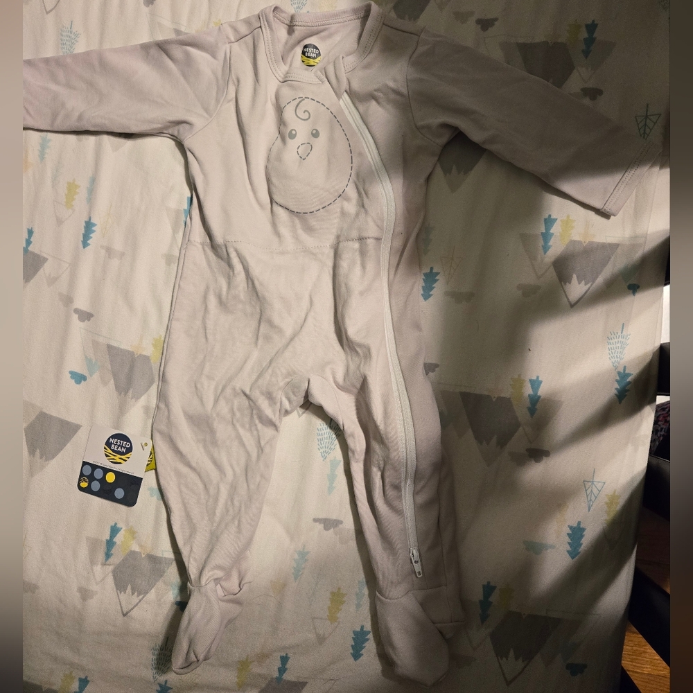 Nested Bean footed pajamas. NWT 3-6m.